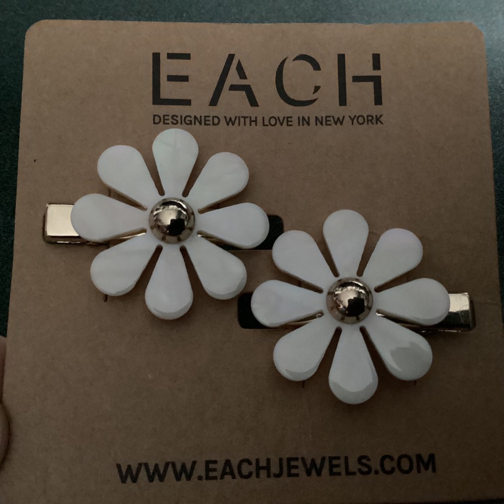 EACH Flower Barrette Set New